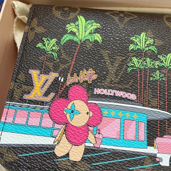 Louis Vuitton M80859
FÉLICIE POCHETTE Christians 2021 limited edition - Picture 2 of 6